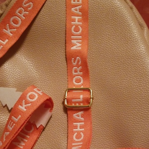 ⚘Michael Kors small  backpack⚘PRICED TO SELL⚘ - Picture 6 of 8